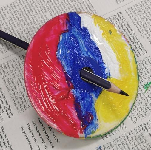 Aus einer alten CD wird ein buntes Türchen